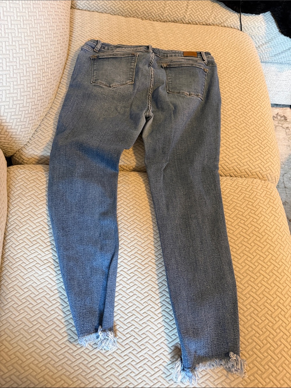 Judy Blue Medium Blue Frayed Ankle Jeans - Picture 3 of 3